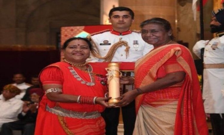 पंडवानी गायिका ऊषा बारले ने बढ़ाया छत्तीसगढ़ का मान, राष्ट्रपति ने पद्म पुरस्कार से किया सम्मानित…