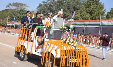 *76 वें गणतंत्र दिवस पर वित्त मंत्री ओपी चौधरी ने फहराया तिरंगा,पुलिस परेड ग्राउंड में गरिमामय समारोह का आयोजन*,शहीदों के परिजनों का किया सम्मान *स्कूली बच्चों ने दी रंगारंग कार्यक्रमों की प्रस्तुति*