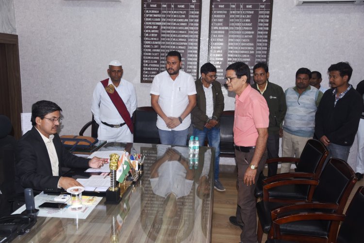*कलेक्टर ने जनदर्शन में सुनी कर्मचारियों की समस्याएं: निराकरण के दिए निर्देश*