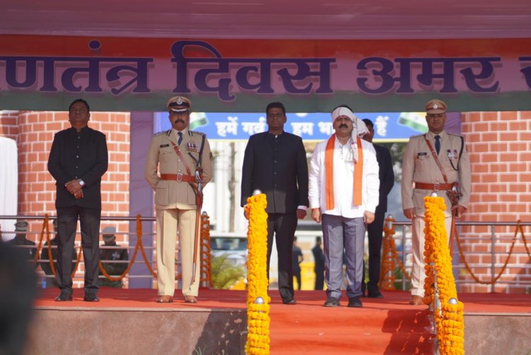 *उपमुख्यमंत्री विजय शर्मा ने गणतंत्र दिवस पर जगदलपुर में फहराया राष्ट्रीय ध्वज*