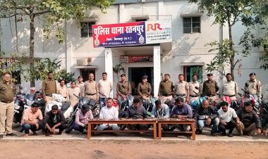 *जंगल में पुलिस की रेड, 11जुआरियों को जुआ खेलते किया गिरफ्तार*