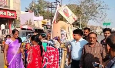 कांग्रेस में बवाल, कांग्रेस कार्यकर्ताओं ने फूंका विधायक अटल श्रीवास्तव का पुतला, जमकर प्रदर्शन*कांग्रेस की आपसी लड़ाई सड़क तक