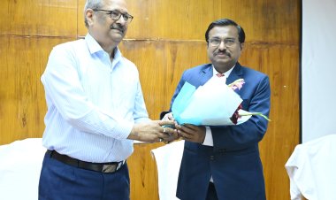 *संभागायुक्त ने कावरे ने पण्डित सुन्दरलाल शर्मा मुक्त विश्वविद्यालय के कुलपति का कार्यभार किया ग्रहण*