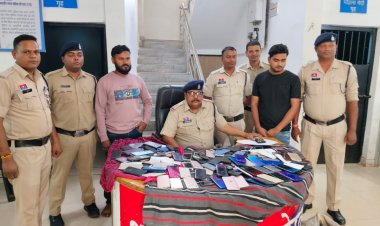 *चार बोरियों में भरकर रखे थे तीन हजार से ज्यादा मोबाइल फोन और एसेसरीज़ दो चोर गिरफ्तार*