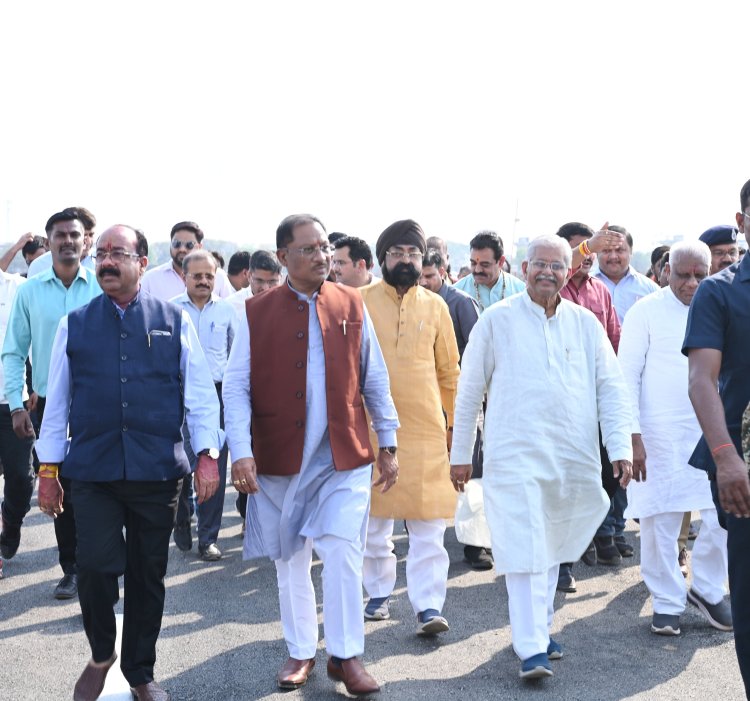 *पीएम मोदी का दौरा, मुख्यमंत्री विष्णु देव साय ने कार्यक्रम स्थल का लिया जायजा, जिला प्रशासन के अधिकारियो सहित बीजेपी के सभी विधायक और पार्टी कार्यकर्ता रहे मौजूद*