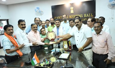 *अधिकारी-कर्मचारी फेडरेशन ने कलेक्टर का किया सम्मान*