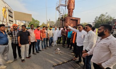 *देश विरोधी बयान: नरेश टिकैत पर मुकदमा दर्ज करने भाजपा किसान मोर्चा का ज्ञापन, फूंका पुतला*