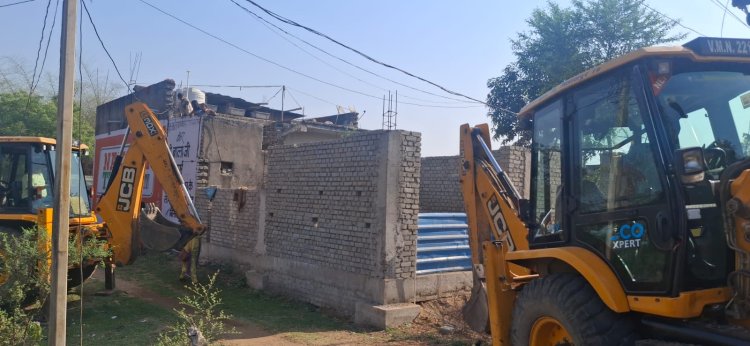 *बिरकोना में बेज़ा कब्जा पर चला प्रशासन का बुलडोजर: 23 लोगों के खिलाफ कार्रवाई हटाया गया बेजा कब्जा*