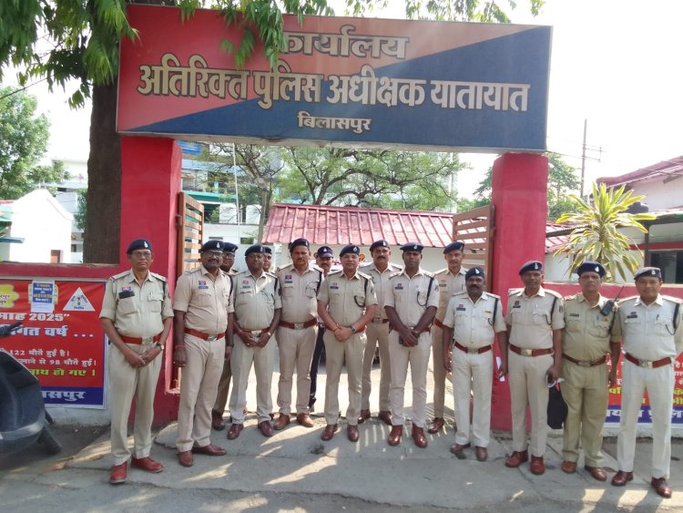 *यातायात पुलिस की सख्त चेतावनी, पुराने वाहनों को विक्रय करने वाले वाहन मालिक रहे सावधान,पुराने वाहनों को विक्रय करते ही कराए नाम हस्तांतरण, नाम हस्तांतरण नहीं होने पर रजिस्ट्रेशन के आधार पर हो सकती है कार्यवाही*