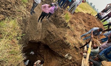 खेत मे कुएं खुदाई करते समय मलमा गिरा मजदूरों के ऊपर, एक मजदूर की मौत , एक घायल