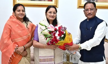 मुख्यमंत्री श्री विष्णु देव साय से केंद्रीय महिला एवं बाल विकास मंत्री श्रीमती अन्नपूर्णा देवी ने की सौजन्य भेंट