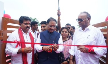 मुख्यमंत्री ने धमतरी के करेली बड़ी से 51 महतारी सदनों का किया लोकार्पण