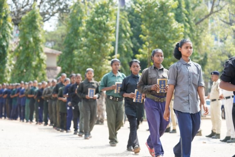 पुनर्वास से पुनर्जीवन की ओर: जगदलपुर पुलिस लाइन में ‘पूना मारगेम’ कार्यक्रम से माओवादी कैडर लौटे समाज की मुख्यधारा में