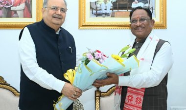 मुख्यमंत्री श्री विष्णु देव साय को विधानसभा अध्यक्ष डॉ. रमन सिंह ने नवीन विधानसभा भवन के लोकार्पण समारोह में शामिल होने का दिया आमंत्रण