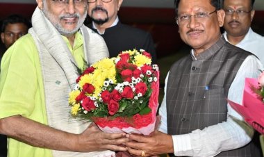 उपराष्ट्रपति श्री सी. पी. राधाकृष्णन का राज्यपाल श्री रमेन डेका और मुख्यमंत्री श्री विष्णुदेव साय ने स्वामी विवेकानंद विमानतल पर किया आत्मीय स्वागत