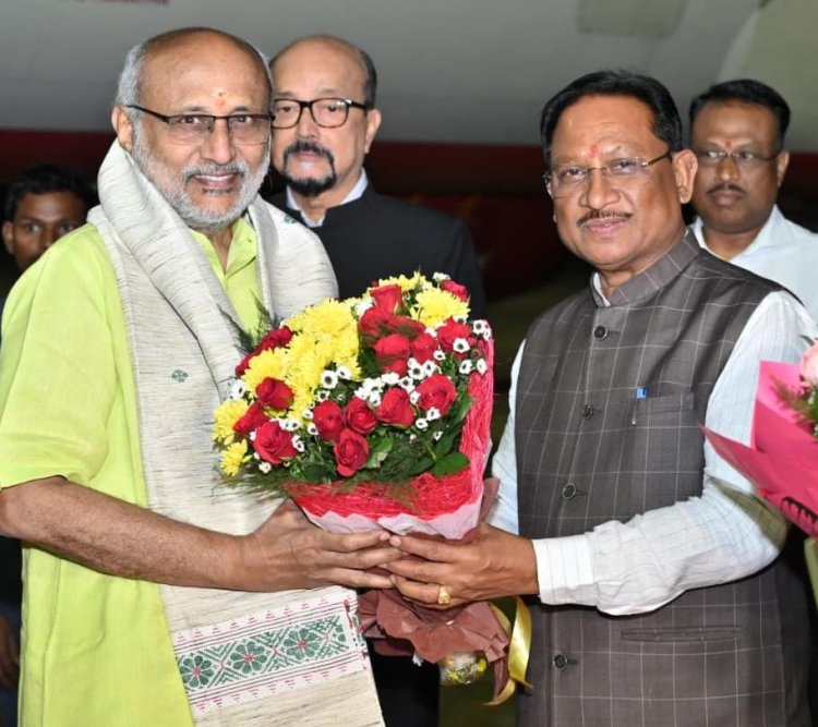 उपराष्ट्रपति श्री सी. पी. राधाकृष्णन का राज्यपाल श्री रमेन डेका और मुख्यमंत्री श्री विष्णुदेव साय ने स्वामी विवेकानंद विमानतल पर किया आत्मीय स्वागत