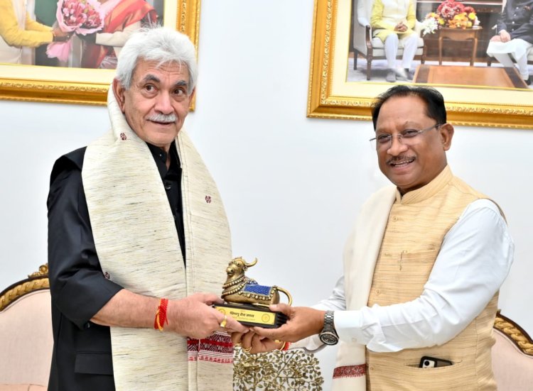 मुख्यमंत्री से जम्मू-कश्मीर के उपराज्यपाल श्री मनोज सिन्हा ने की सौजन्य मुलाकात