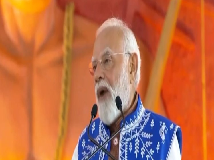 PM Shri Modi Hails Chhattisgarh CM Shri Vishnu Deo Sai at Tribal Pride Day Event in Gujarat