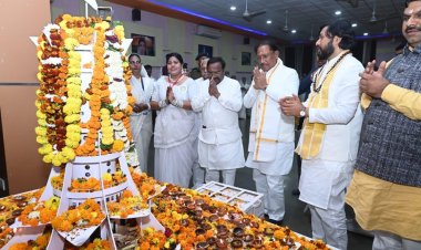 सतनाम भवन सेक्टर-6 भिलाई में आयोजित बाबा गुरु घासीदास जयंती एवं गुरु पर्व कार्यक्रम में शामिल हुए मुख्यमंत्री श्री साय