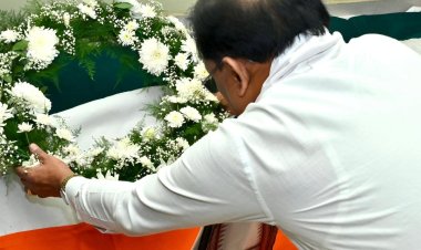 *Chief Minister Shoulders Mortal Remains of Late Shri Shukla, Bids a Solemn Final Adieu*