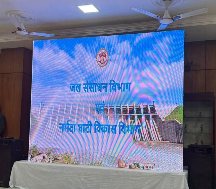 मुख्यमंत्री श्री विष्णु देव साय ने मध्यप्रदेश में नई सिंचाई तकनीक 'प्रेशर इरिगेशन नेटवर्क' की प्रस्तुति का किया  अवलोकन