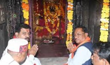 *Chief Minister Shri Vishnu Deo Sai offers prayers at Maa Danteshwari temple, seeks peace and prosperity for the state*