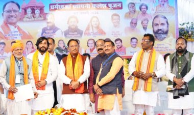 *श्रीरामजानकी मंदिर के शिखर पर लहराई धर्मध्वजा: मुख्यमंत्री श्री विष्णु देव साय ने प्रदेश की समृद्धि की कामना की*