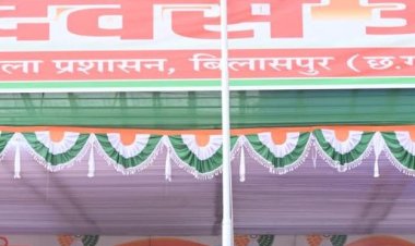 *Audience appreciates Chhattisgarh tableau with thunderous applause*