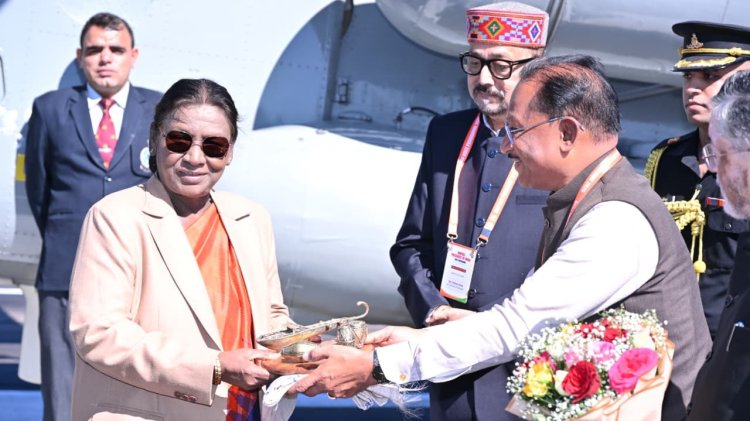 *मधेश्वर महादेव की पावन भूमि, गौरवशाली संस्कृति और अनुपम नैसर्गिक सौंदर्य से समृद्ध जशपुर की धरती पर माननीय राष्ट्रपति द्रौपदी मुर्मु जी का हार्दिक स्वागत एवं अभिनंदन।*