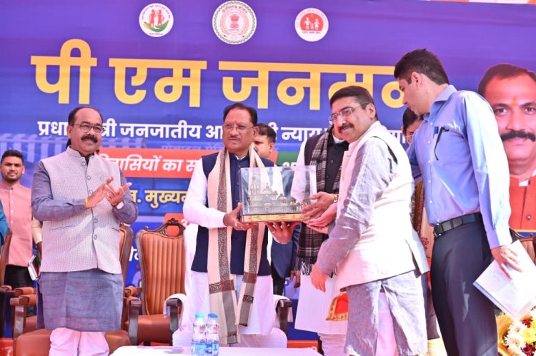 *दूरस्थ आदिवासी अंचलों को स्वास्थ्य की नई राह — मुख्यमंत्री साय ने 57 मोबाइल मेडिकल यूनिट वाहनों को दिखाई हरी झंडी*