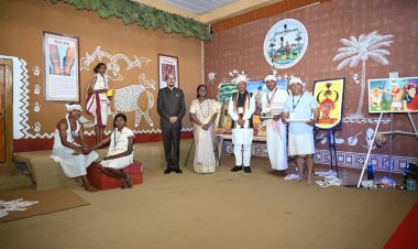 *जनजातीय परंपराओं और संस्कृति पर आधारित भव्य प्रदर्शनी का राष्ट्रपति श्रीमती द्रौपदी मुर्मु ने किया अवलोकन*