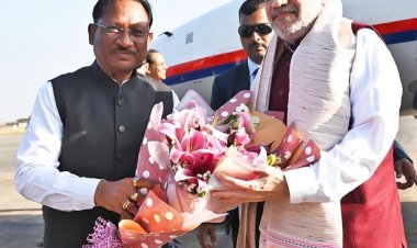 *तीन दिवसीय छत्तीसगढ़ दौरे पर पहुंचे केंद्रीय गृह एवं सहकारिता मंत्री श्री अमित शाह : मुख्यमंत्री श्री विष्णुदेव साय ने स्वामी विवेकानंद विमानतल पर किया आत्मीय स्वागत*