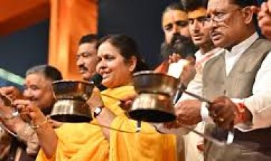 *मुख्यमंत्री श्री विष्णुदेव साय ने भगवान राजीव लोचन एवं कुलेश्वरनाथ महादेव मंदिर में की पूजा अर्चना : महानदी महाआरती में हुए शामिल, छत्तीसगढ़ की समृद्धि की प्रार्थना की*