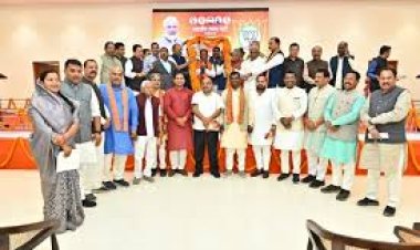 *भाजपा विधायक दल की बैठक में मुख्यमंत्री श्री विष्णुदेव साय को जन्मदिन की बधाई*