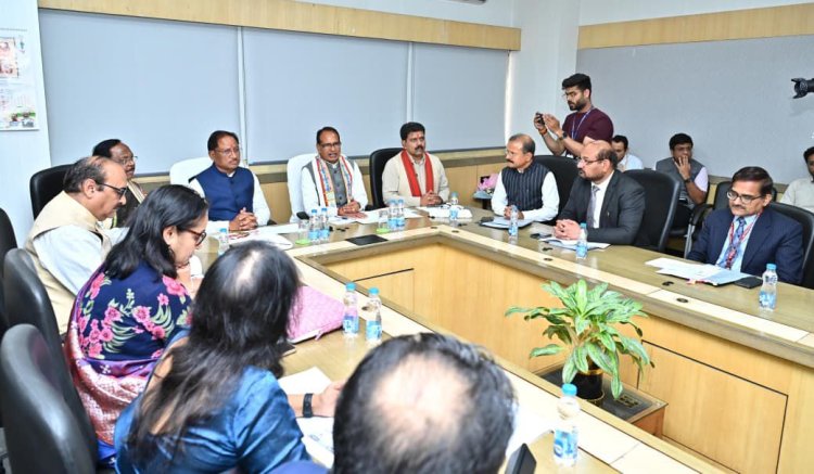 *सड़क निर्माण कार्य गुणवत्ता युक्त और समय-सीमा में करें पूरा- मुख्यमंत्री श्री साय*