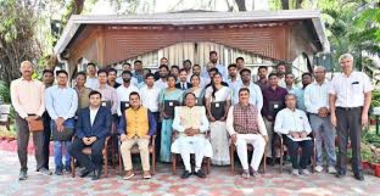 *मुख्यमंत्री ने नव चयनित खनि निरीक्षकों को प्रदान किया नियुक्ति पत्र, ईमानदारी और निष्ठा से कार्य करने का दिया संदेश*