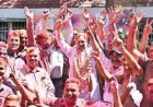 *मुख्यमंत्री निवास में होली के रंगों की बौछार: मुख्यमंत्री श्री विष्णु देव साय ने अधिकारियों-कर्मचारियों संग खेली होली*