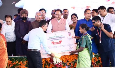 *मुख्यमंत्री ने किसान सम्मेलन में बांटी खुशहाली की सौगात*