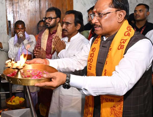 *मुख्यमंत्री श्री विष्णु देव साय ने जगन्नाथ मंदिर में की पूजा-अर्चना*