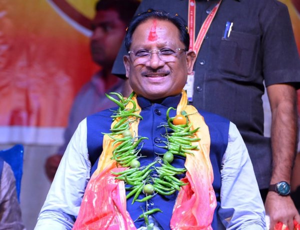 *रंगों में घुला समरसता का संदेश: मुख्यमंत्री श्री विष्णु देव साय होली मिलन समारोह में हुए शामिल*