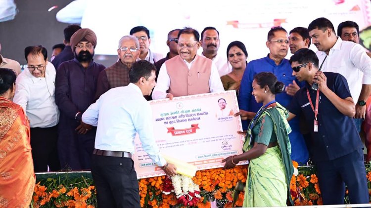 *मुख्यमंत्री ने किसान सम्मेलन में बांटी खुशहाली की सौगात*