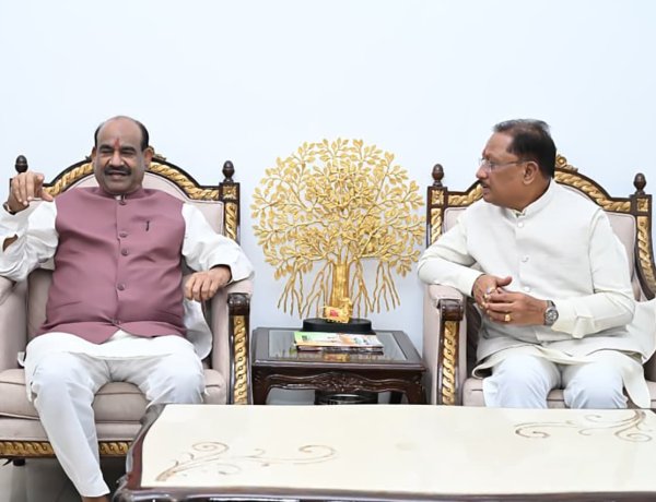 *लोकसभा अध्यक्ष श्री ओम बिरला ने मुख्यमंत्री श्री विष्णु देव साय से की सौजन्य भेंट*