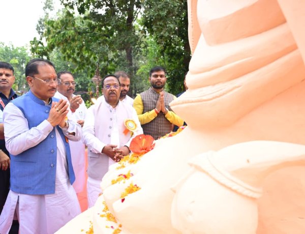 *मातृशक्ति एवं प्रकृति के प्रति श्रद्धा का अनुपम संगम : मुख्यमंत्री श्री विष्णु देव साय ने "राम वाटिका" में किया रुद्राक्ष का पौधारोपण*