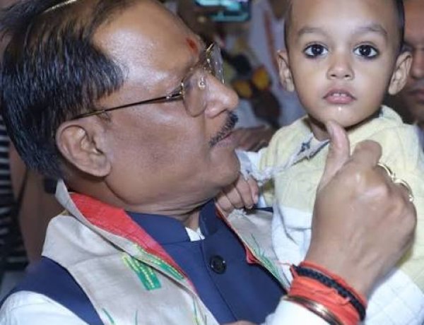 *मुख्यमंत्री श्री विष्णु देव साय ने अबूझमाड़ के गारपा में बच्चों और महिलाओं से किया आत्मीय संवाद*