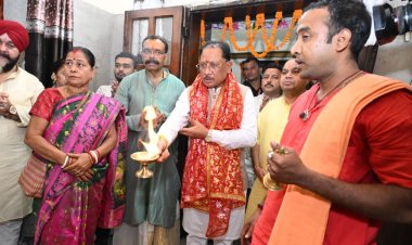 मुख्यमंत्री श्री साय ने रायपुर के कालीबाड़ी मंदिर एवं दुर्गा पूजा पंडाल में टेका माथा, प्रदेशवासियों की खुशहाली के लिए मांगा आशीर्वाद