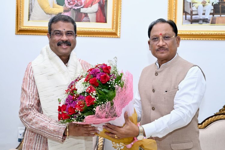 *मुख्यमंत्री श्री विष्णु देव साय से सांसद श्री धर्मेंद्र प्रधान ने की शिष्टाचार भेंट*